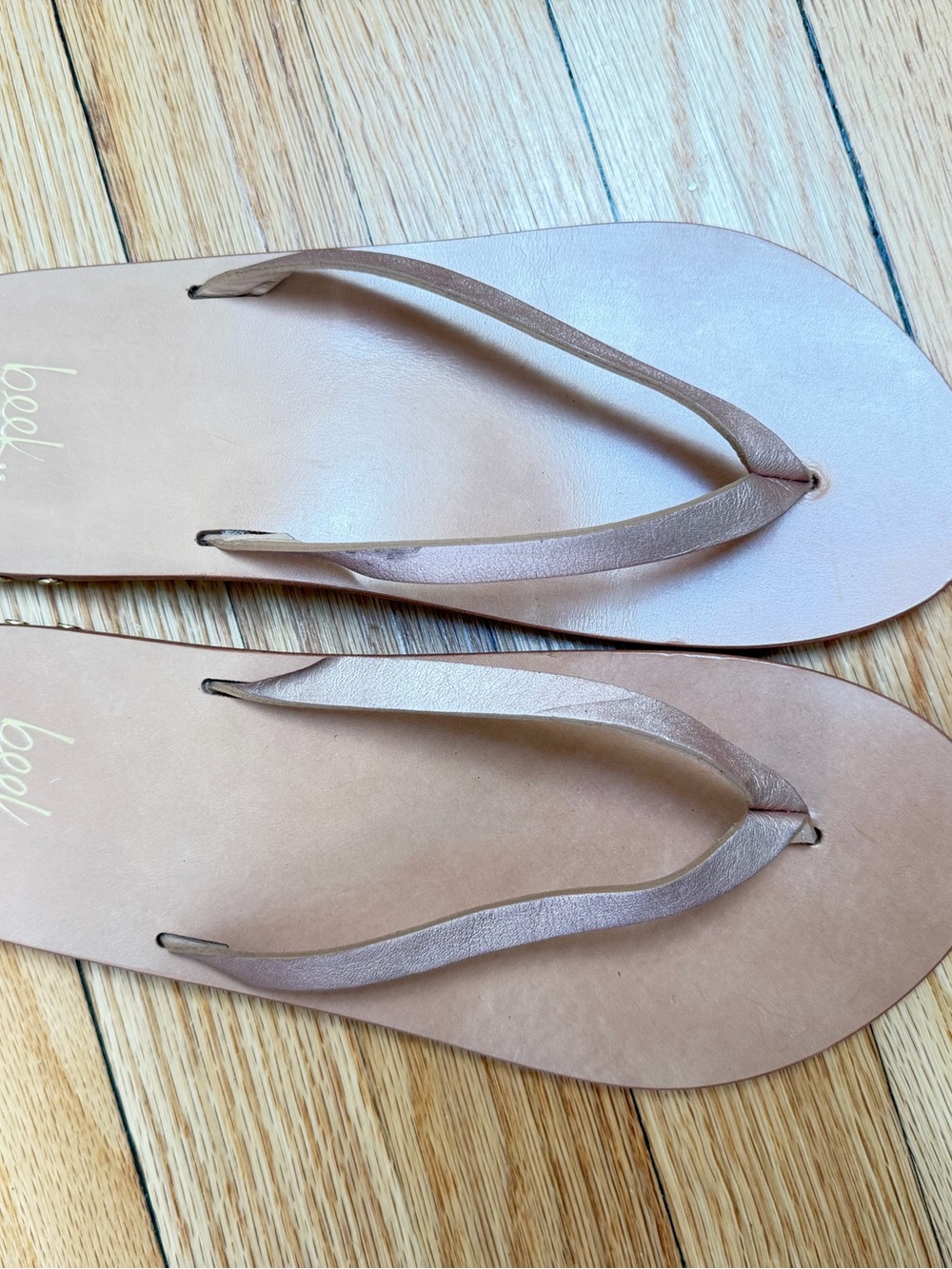 beek NWOT Seabird Flip Flop Honey/Platinum Leather Sandals Women’s Size 9 - Picture 2 of 9